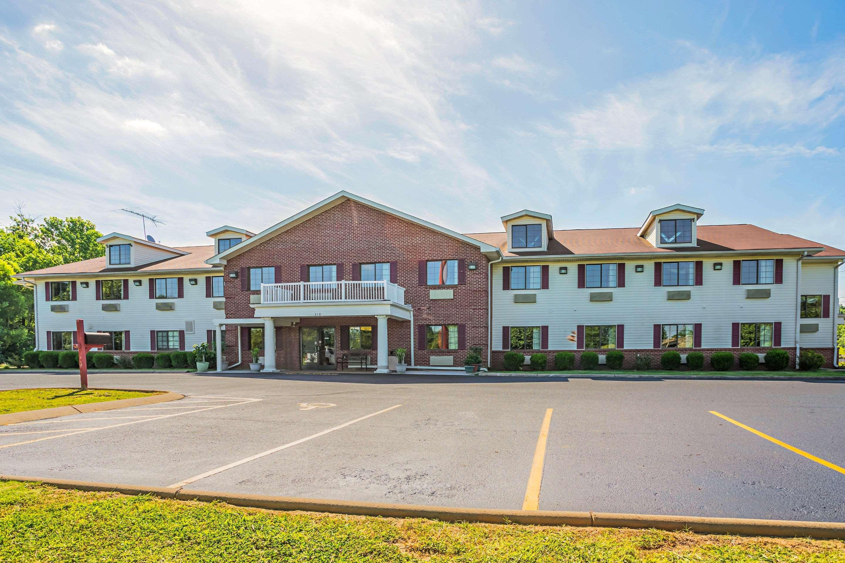 Econo Lodge Inn & Suites Ripley Buitenkant foto