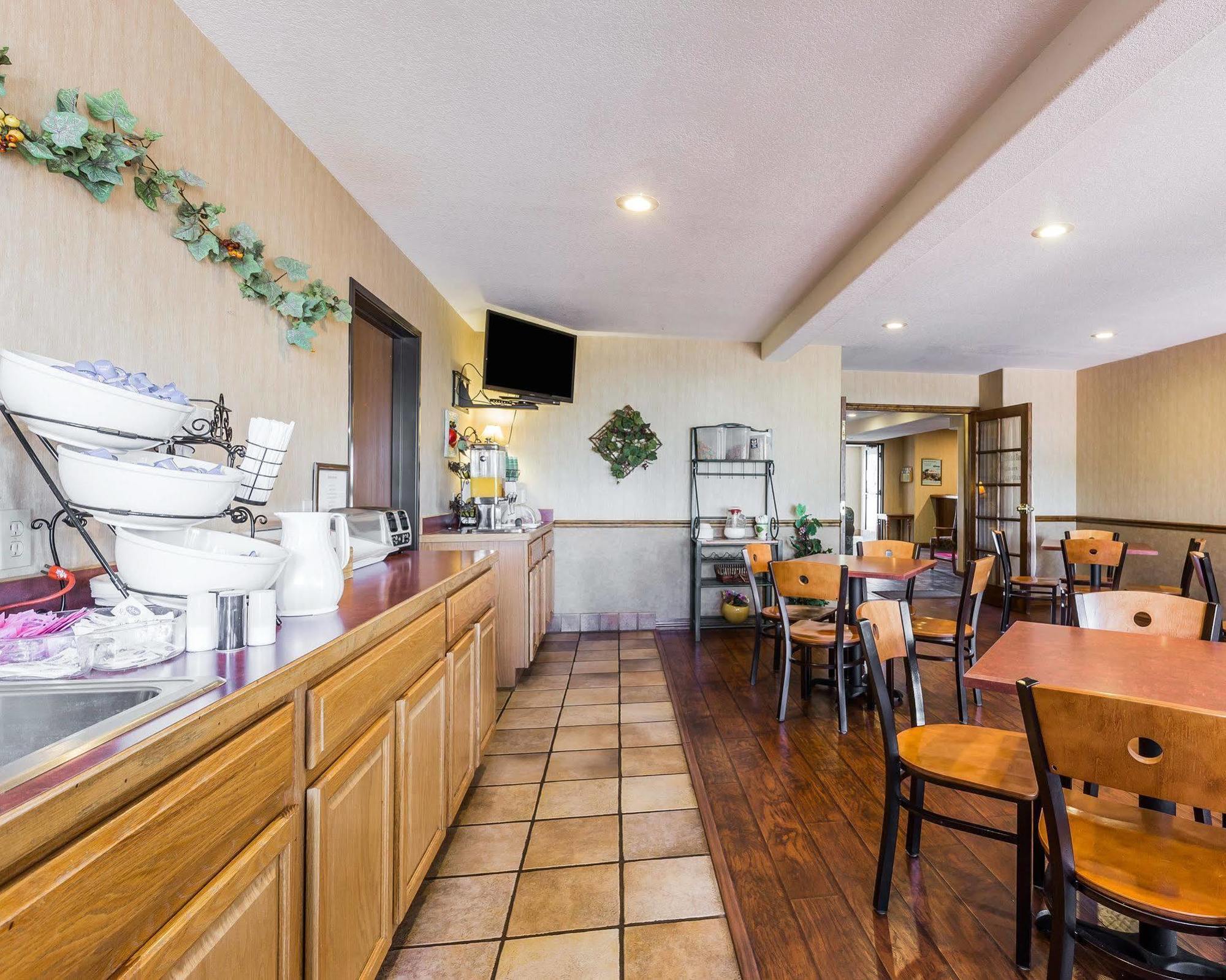 Econo Lodge Inn & Suites Ripley Buitenkant foto
