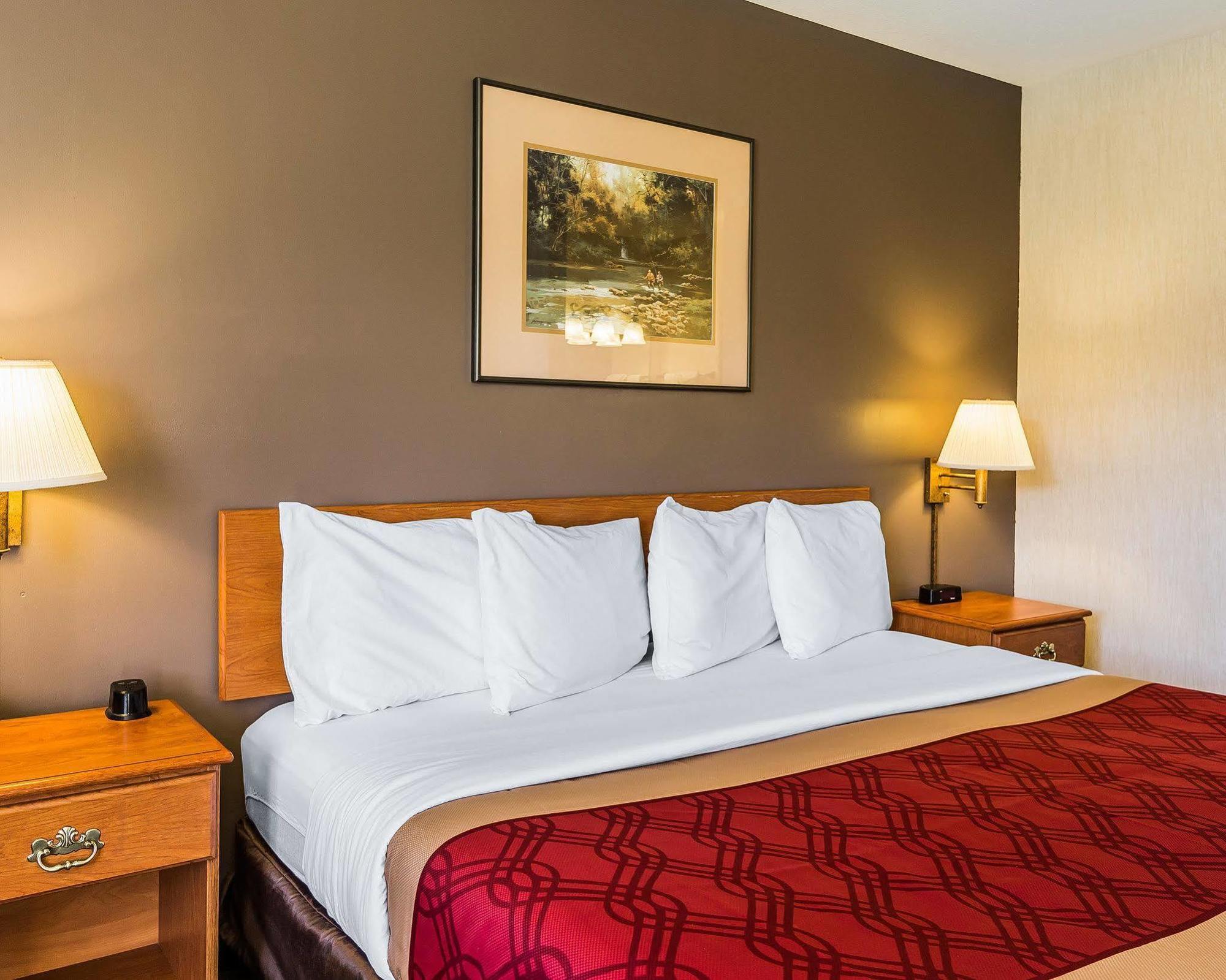 Econo Lodge Inn & Suites Ripley Buitenkant foto