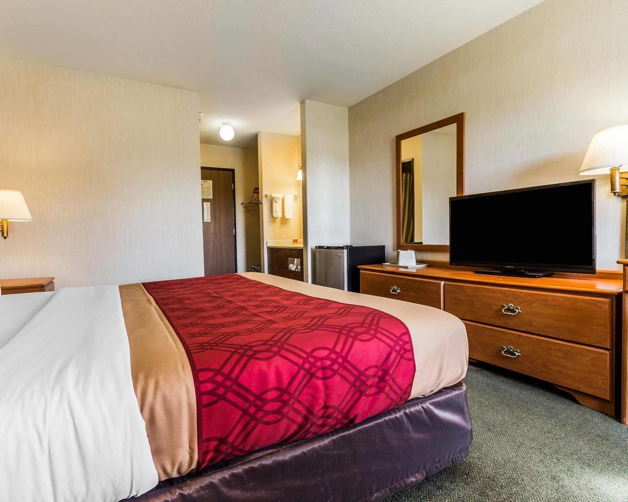 Econo Lodge Inn & Suites Ripley Buitenkant foto