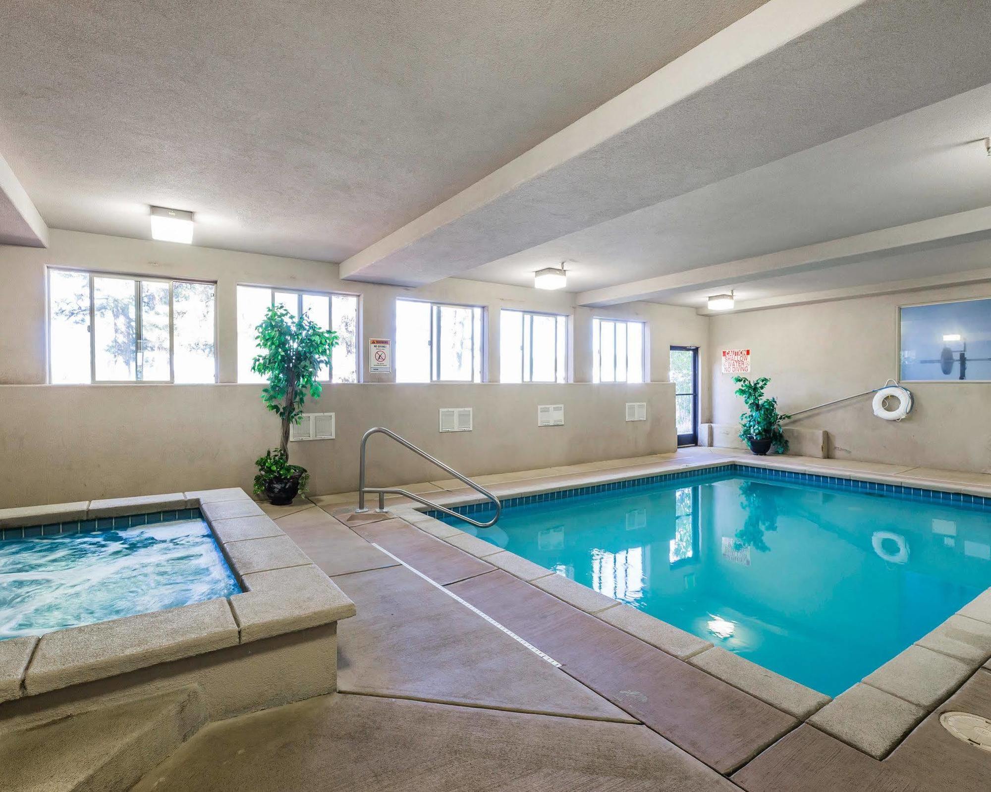 Econo Lodge Inn & Suites Ripley Buitenkant foto
