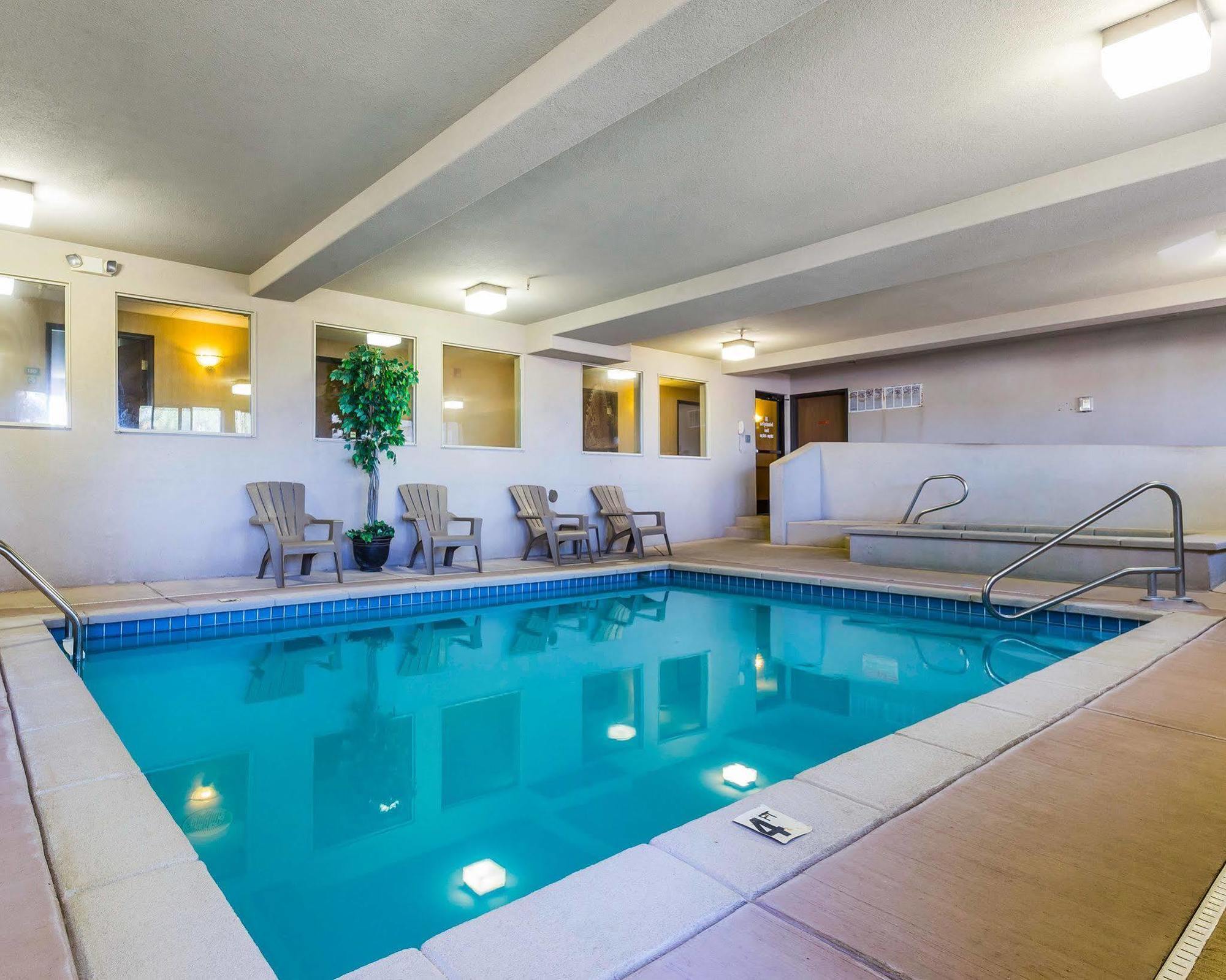 Econo Lodge Inn & Suites Ripley Buitenkant foto